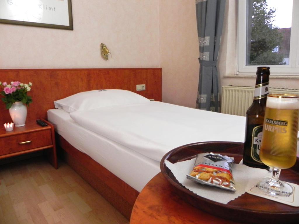 Bahnhof-Hotel Саарлуис Номер фото